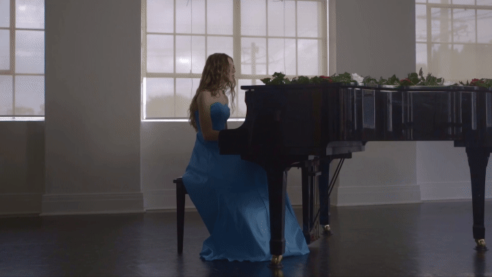 thumbnails_music_baileyperrie_mywayoutofthedark_mv_hovergif_001.gif