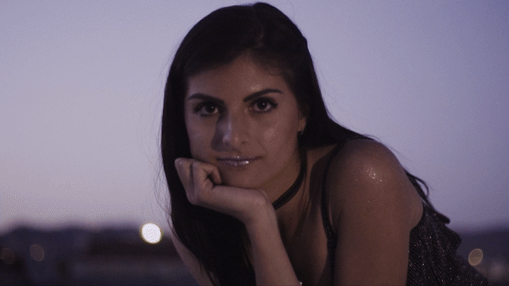 thumbnails_music_loreneandmarine_lipstick_mv_hovergif_001.gif