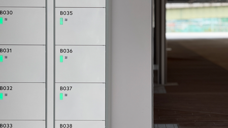 公式アプリ連携で数万人規模の来場者にストレスフリーな体験を実現 ― 長崎スタジアムシティのKEYVOXスマートロッカー導入