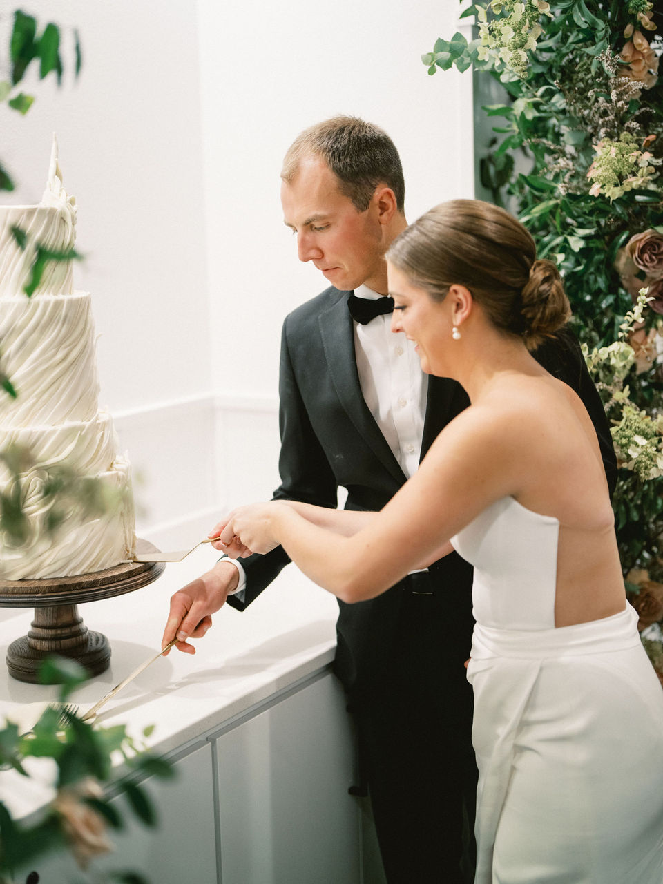 wedding reception cake flowers minneapolis mn florist