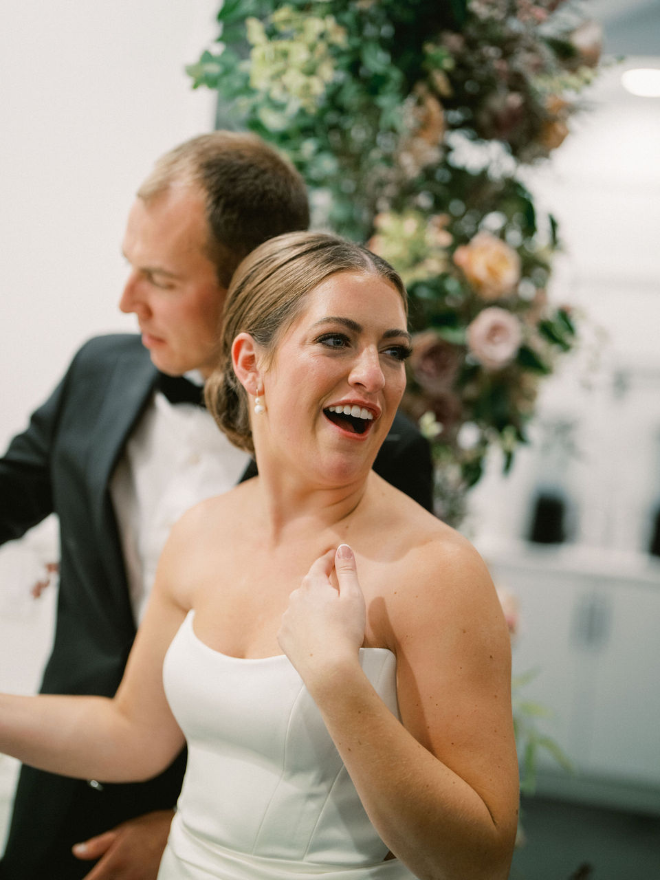 wedding reception cake flowers minneapolis mn florist