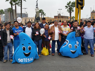 En el Desfile por Fiestas Patrias: "El Agua No se Vende"