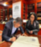 Marcelo García Almaguer, "Haber plasmado este momento en el histórico Libro de Registros, que remonta a 1845, representa un compromiso con el conocimiento de nuestra memoria histórica universitaria. Ser parte de una tradición que ha trascendido generaciones es una gran responsabilidad”.
