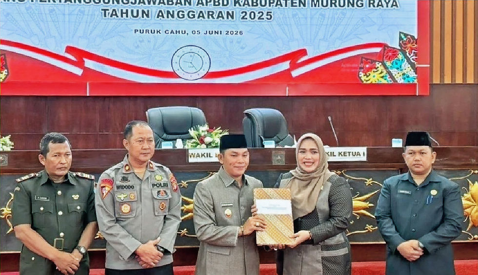 Wakil Ketua I DPRD Murung Raya, Dina Maulidah, memimpin rapat paripurna penyampaian Raperda tentang Pertanggungjawaban Pelaksanaan APBD Tahun 2025 di Gedung DPRD Murung Raya, Jumat (5/6/2026). (Foto. Dok. Antara News Kalteng)