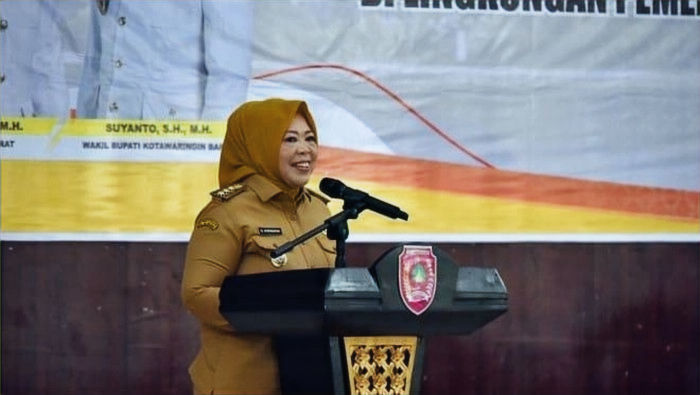 Bupati Kotawaringin Barat Nurhidayah mengajak seluruh pemangku kepentingan memperkuat pembinaan karakter generasi muda serta kolaborasi dalam pencegahan berbagai persoalan sosial dan pengendalian HIV di Kabupaten Kotawaringin Barat. (Foto: Istimewa)