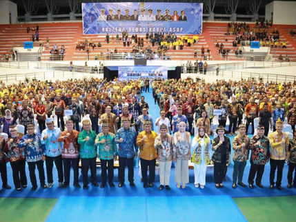 Gubernur Kalteng Minta Kepala Desa Perkuat Akuntabilitas dan Siaga Hadapi Karhutla