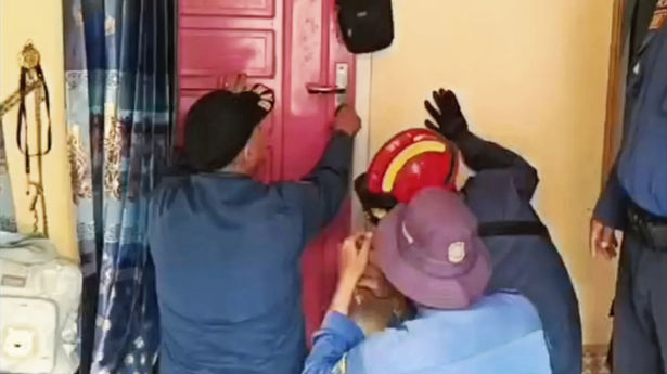 Terkunci di Kamar Akibat Kunci Rusak, Warga Baamang Minta Bantuan Damkar Kotim