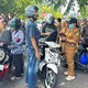 Bapenda Palangka Raya Edukasi Wajib Pajak Saat Razia Kendaraan Bermotor