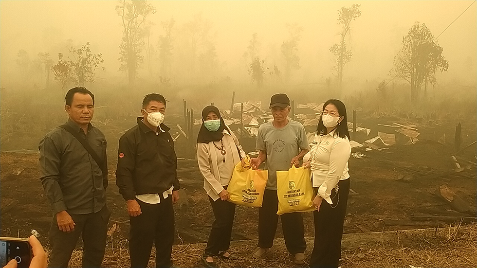 Dinsos Palangka Raya Salurkan Bantuan Sembako kepada Korban Kebakaran di Petuk Katimpun