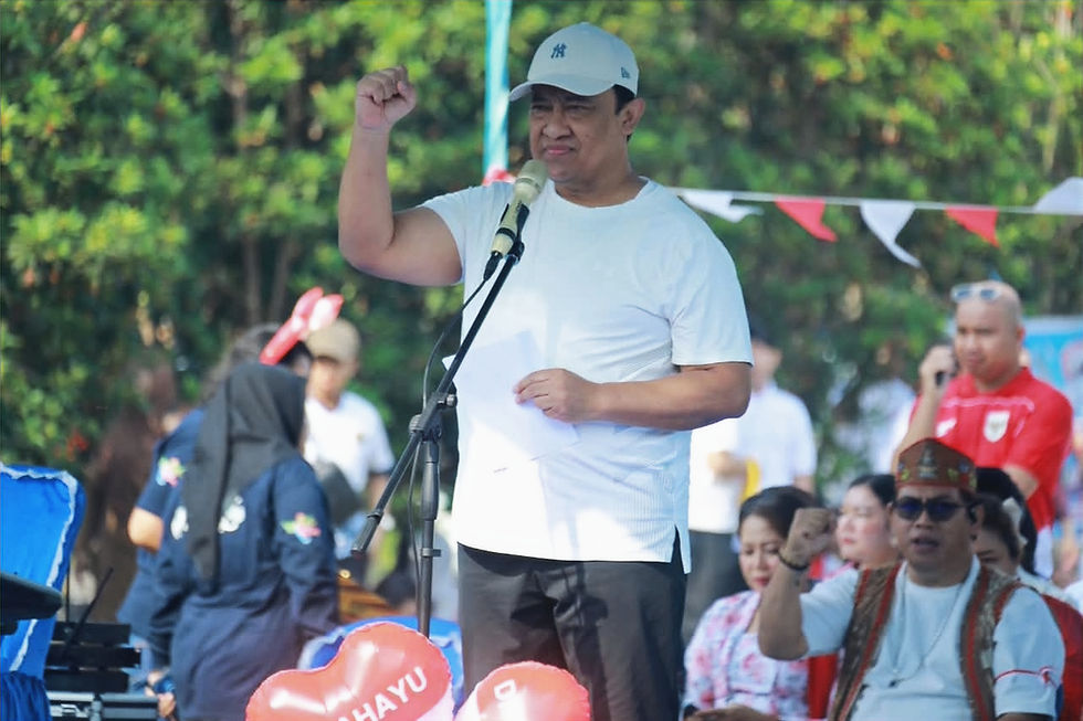Wakil Gubernur Kalimantan Tengah Edy Pratowo membuka lomba olahraga tradisional, permainan rakyat dan karaoke lagu perjuangan di Halaman Istana Isen Mulang, Selasa (18/8/2026). (Foto: MMC Kalteng)