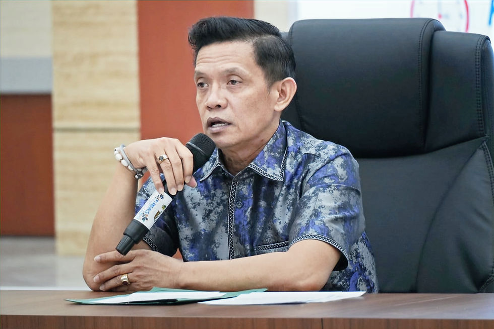 Kepala Diskominfo Kota Palangka Raya Saipullah membuka Monitoring dan Evaluasi Keterbukaan Informasi Publik yang diikuti 128 PPID Pelaksana di Aula Dinas Pendidikan Kota Palangka Raya. (Foto: MC Kota Palangka Raya)