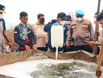Polda Kalteng Uji Cairan Surfaktan, Titik Api Karhutla Turun hingga 10–20 Derajat Celsius