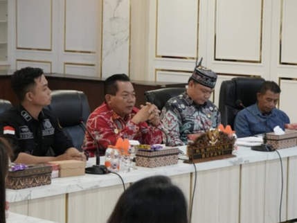 Bupati Kapuas Dorong Percepatan Elektrifikasi Desa Barunang dan Wilayah Kapuas Tengah