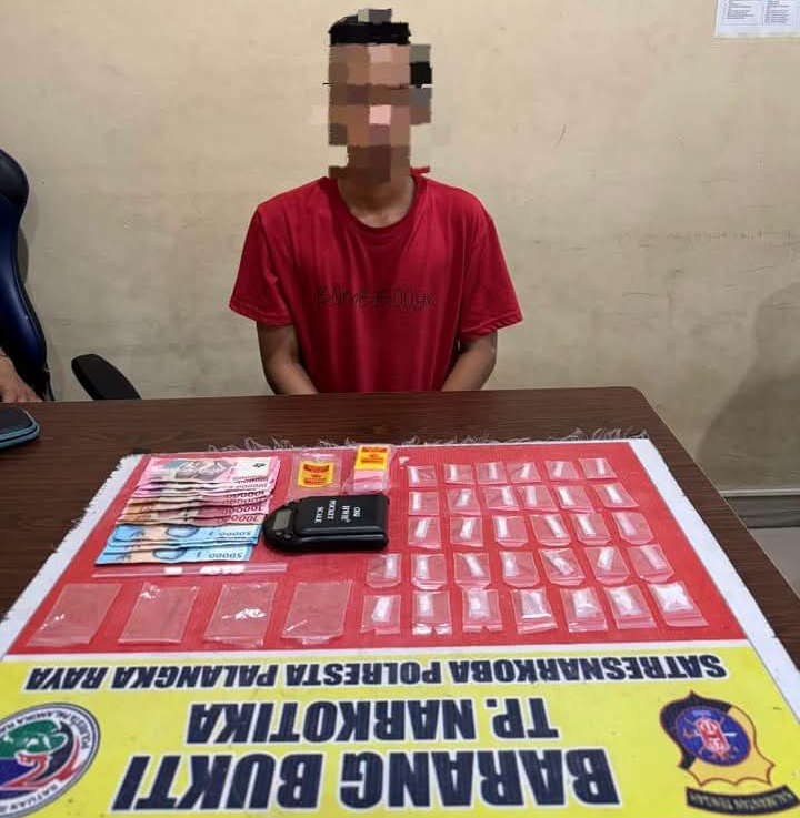 Seorang pria berinisial MZ (27) dalam Operasi Antik Telabang 2026. Dari tangan terduga, polisi menyita 32 paket yang diduga berisi sabu seberat sekitar 10,19 gram beserta sejumlah barang bukti lain yang diduga digunakan untuk aktivitas peredaran narkotika. (Foto: Istimewa)