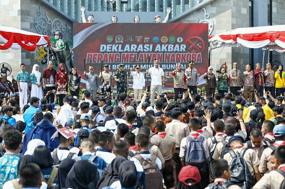 Gubernur Kalteng Agustiar Sabran bersama unsur Forkopimda, BNN, GDAN dan elemen masyarakat saat Deklarasi Akbar Perang Melawan Narkoba di Bundaran Besar Palangka Raya. (Foto: MMC Kalteng)