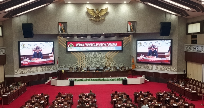 Suasana Rapat Paripurna DPRD Provinsi Kalimantan Tengah dengan agenda penyampaian pemandangan umum fraksi-fraksi terhadap Raperda Pertanggungjawaban APBD Tahun Anggaran 2025, Jumat (26/6/2026). (Foto. Dok. Wiyandri)
