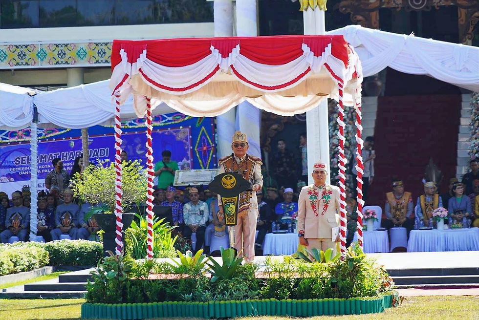 Gubernur Kalimantan Tengah Agustiar Sabran memimpin Upacara Peringatan Hari Jadi ke-61 Pemerintah Kota Palangka Raya dan Hari Jadi ke-69 Kota Palangka Raya di Halaman Kantor Wali Kota Palangka Raya, Jumat (17/7/2026). (Foto: MMC Kalteng)