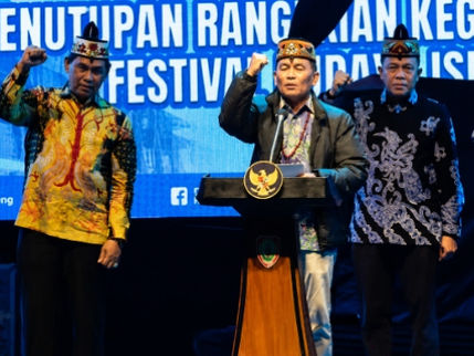 Agustiar Sabran Ajak Generasi Muda Lestarikan Budaya Dayak pada Penutupan FBIM 2026