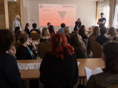 Korupcia brzdí pokrok smerom k rovnosti