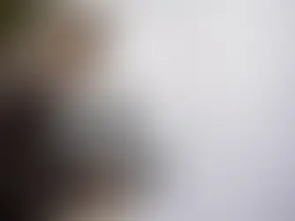 Ein Kameramann bedient seine Kamera bei den Dreharbeiten zu einer Social media Eventfilm Produktion