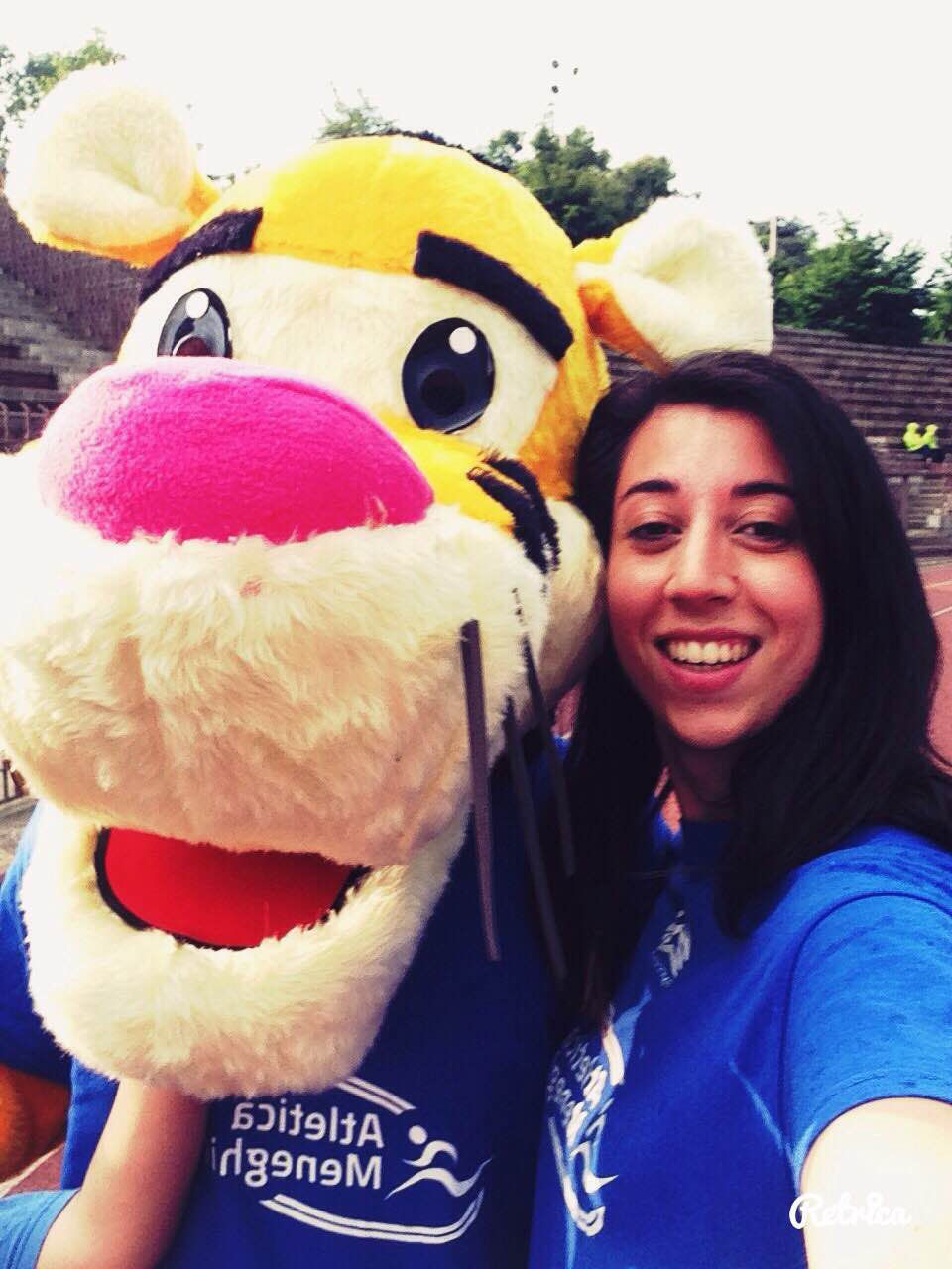 Serena con la mascotte Tigro