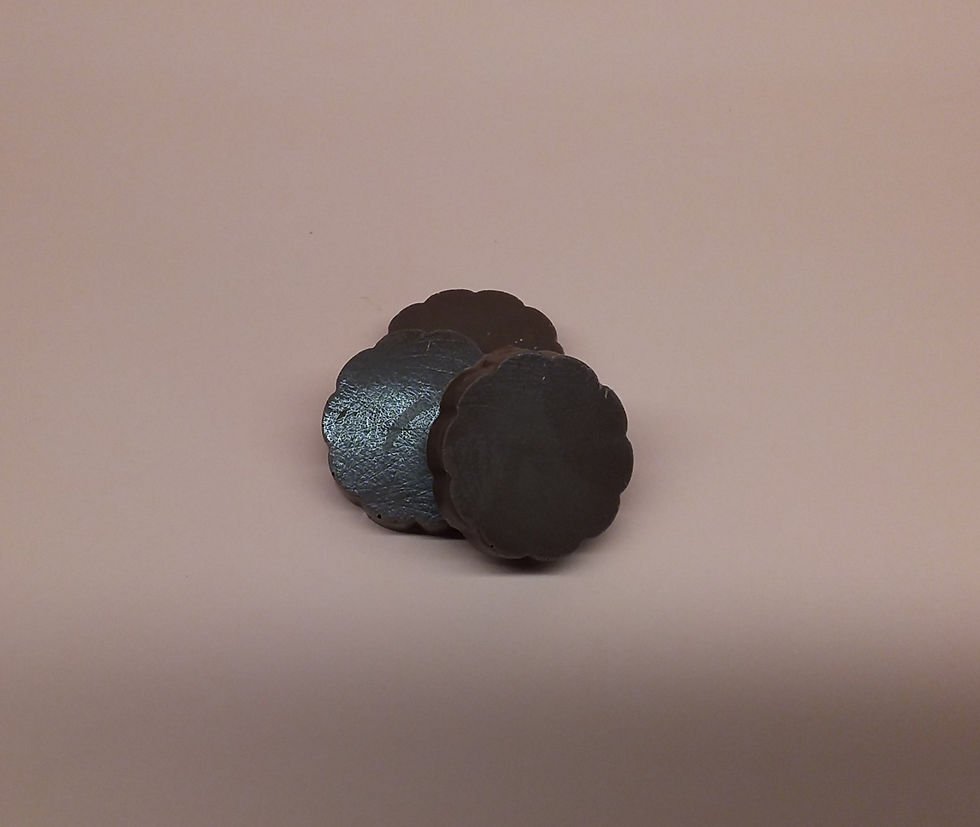 Sugar free solid chocolates