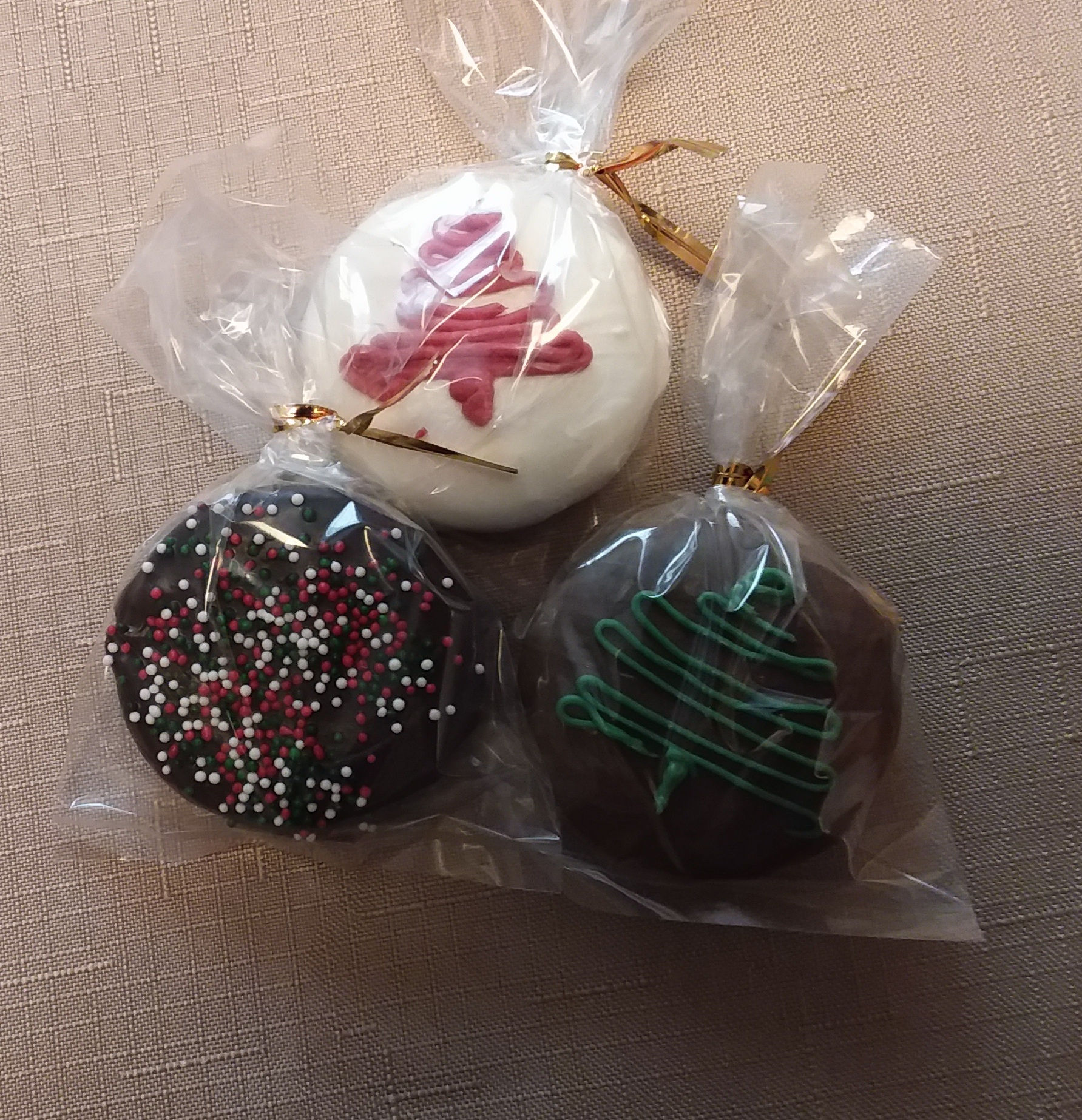 Christmas dipped Oreo's