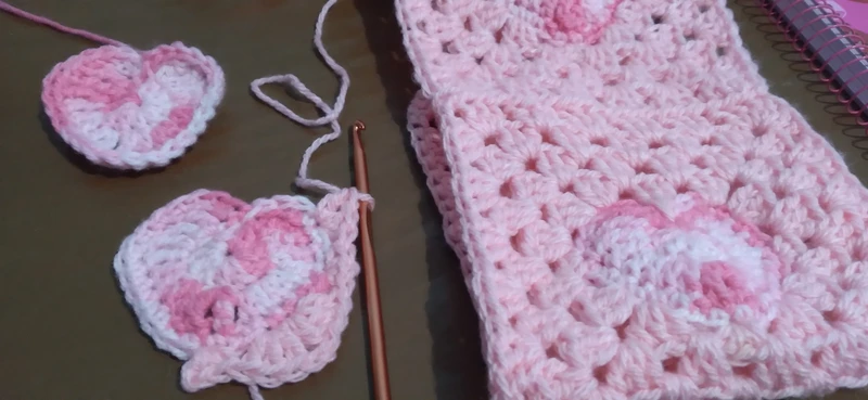 conjunto de crochê manta, touca e luva sem dedo