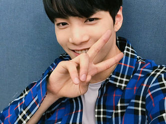 [NUESTNEWS] Let's meet on a V Live!