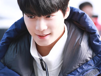 [FANTAKEN] 180102 Jonghyun @ Airport enroute to Chile - HD Photos