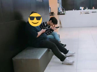 [Others] Jonghyun spotted at an eye clinic