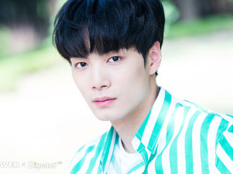[Articles] NU'EST's JR to throw the first pitch for LG Twins!