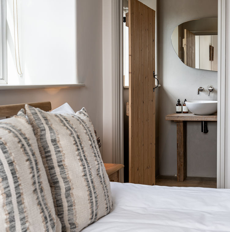 The South Range family bedroom & ensuite