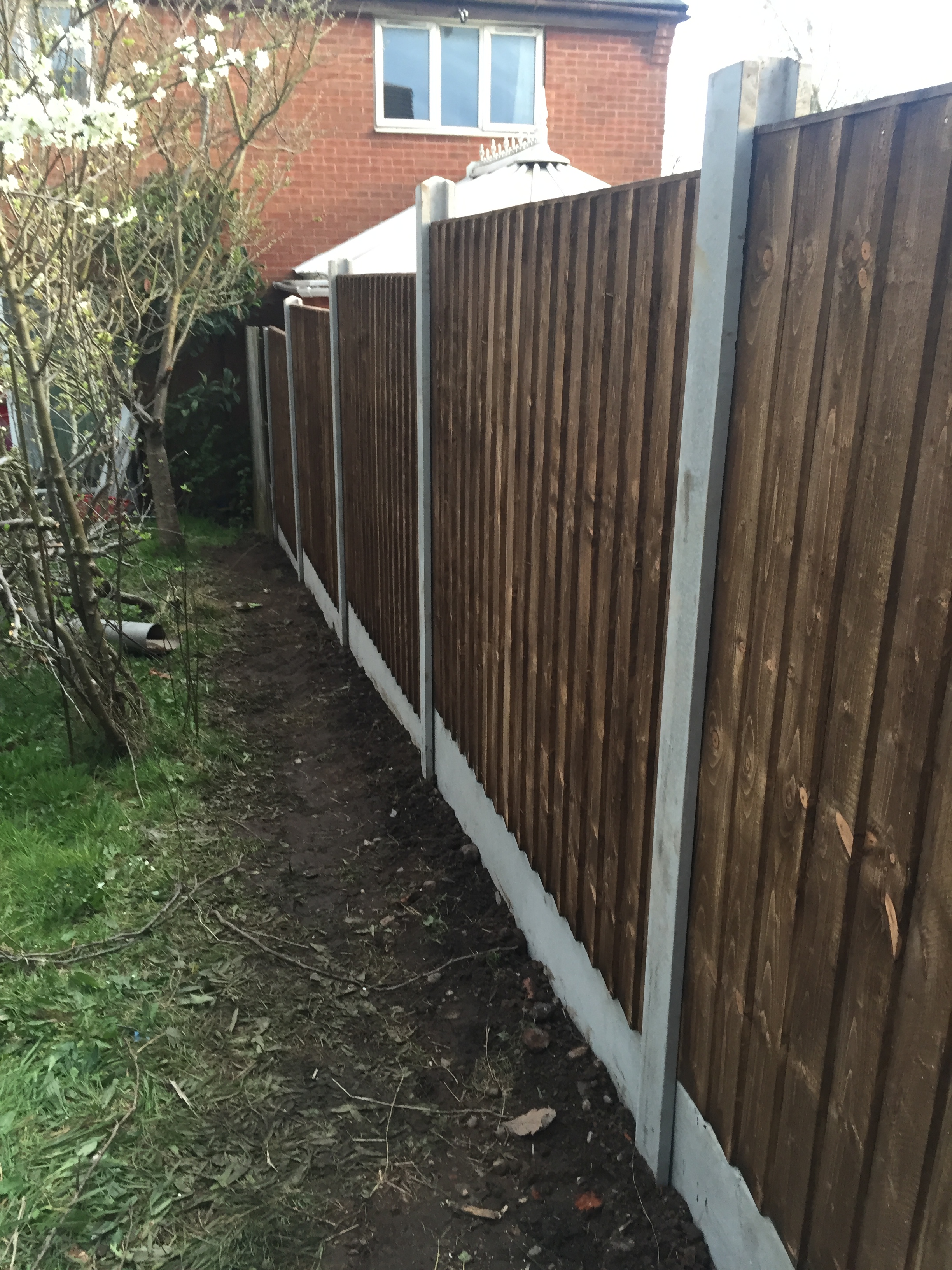 Garden fence 5 bays long fitted