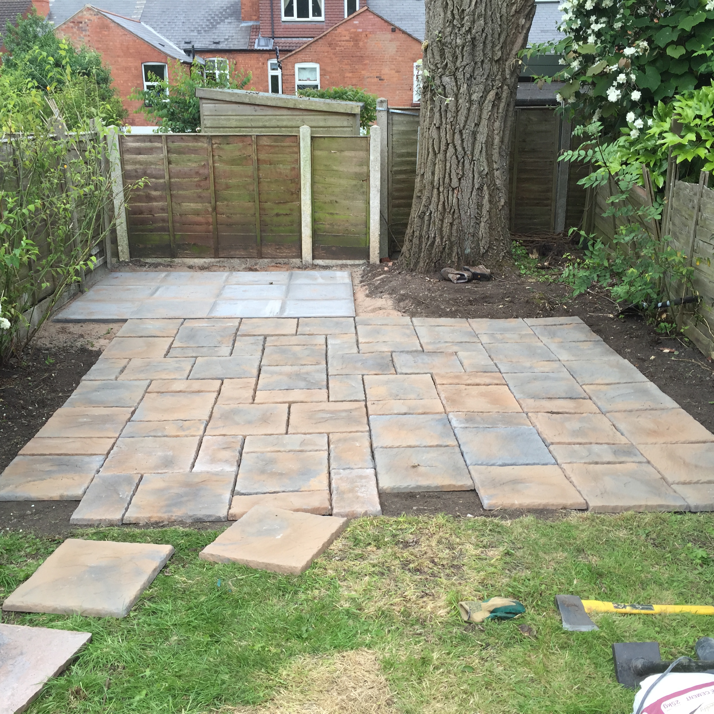 Dry fit of patterned slab paving