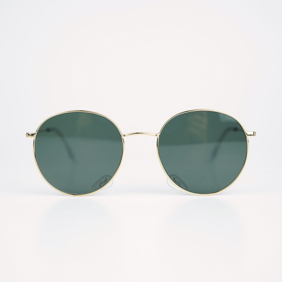 Miniatura: Tomar el sol: Gafas de sol básicas después de la rinoplastia