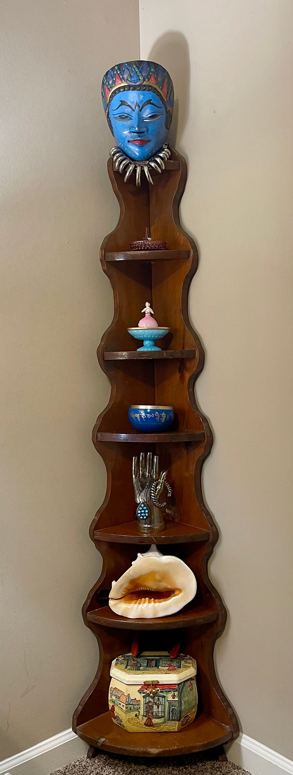 Handcrafted 1940s vintage scalloped wood corner shelf primitive farmhouse: Lebanon TN