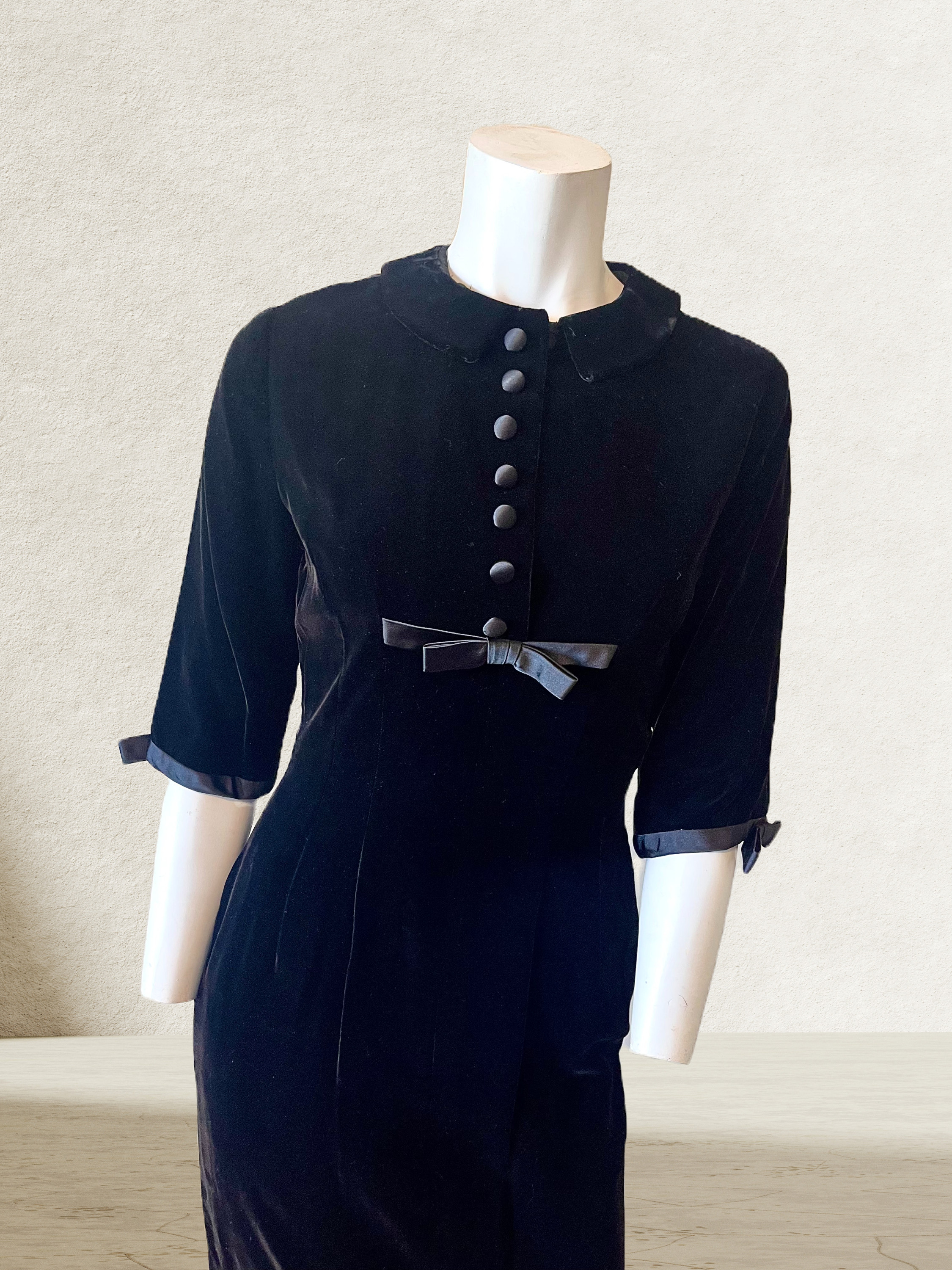 1940's vintage Black Velvet Hourglass sheath dress with 3/4 sleeves- Small