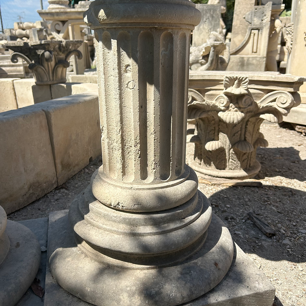 Miniatura: Fontana antica con base in pietra bianca di Noto - PTR 051
