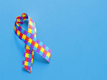 Multas a autistas e pessoas com deficiência em condomínios podem estar com os dias contados