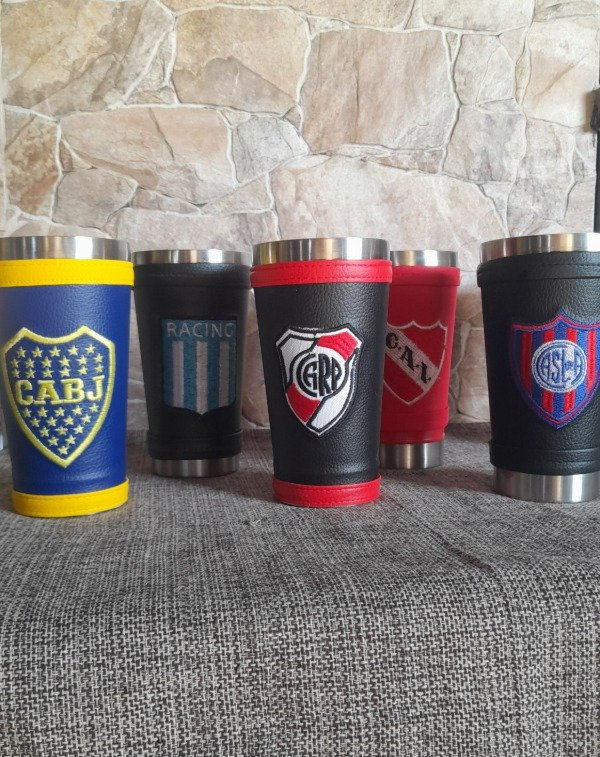 Tazas térmicas con logos de equipos de fútbol
