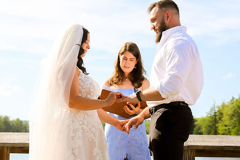 bride-groom-rings-ceremony