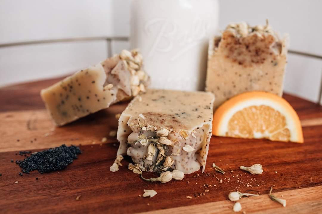 HEN PECK- Lemongrass Poppy