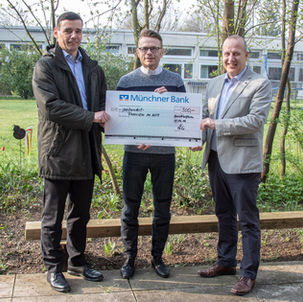 Spendenübergabe für einen guten Zweck