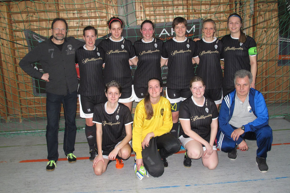 Damenmannschaft mit Platz 2 bei Hallenturnier in Neufahrn