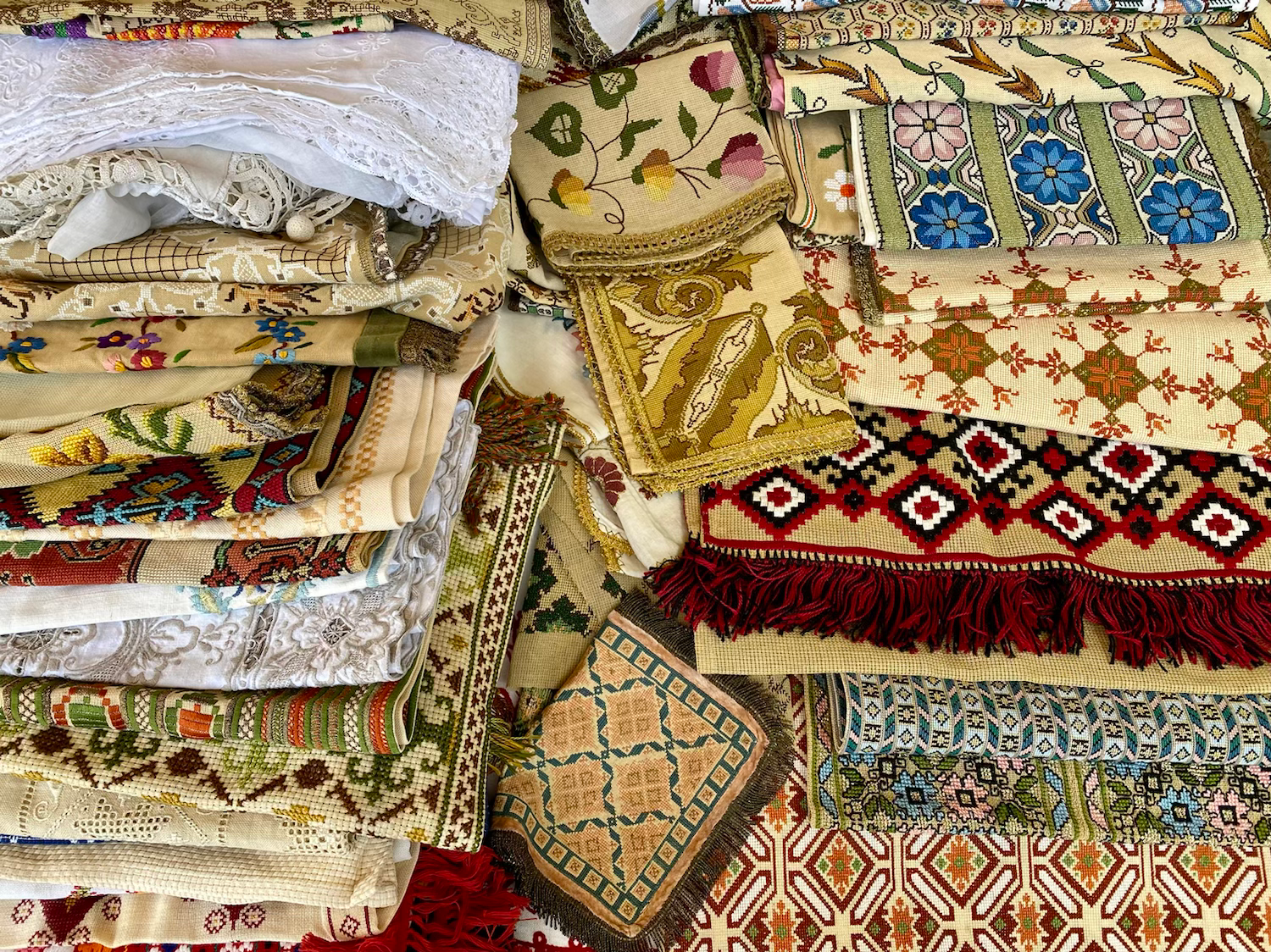 Textile hunting content media