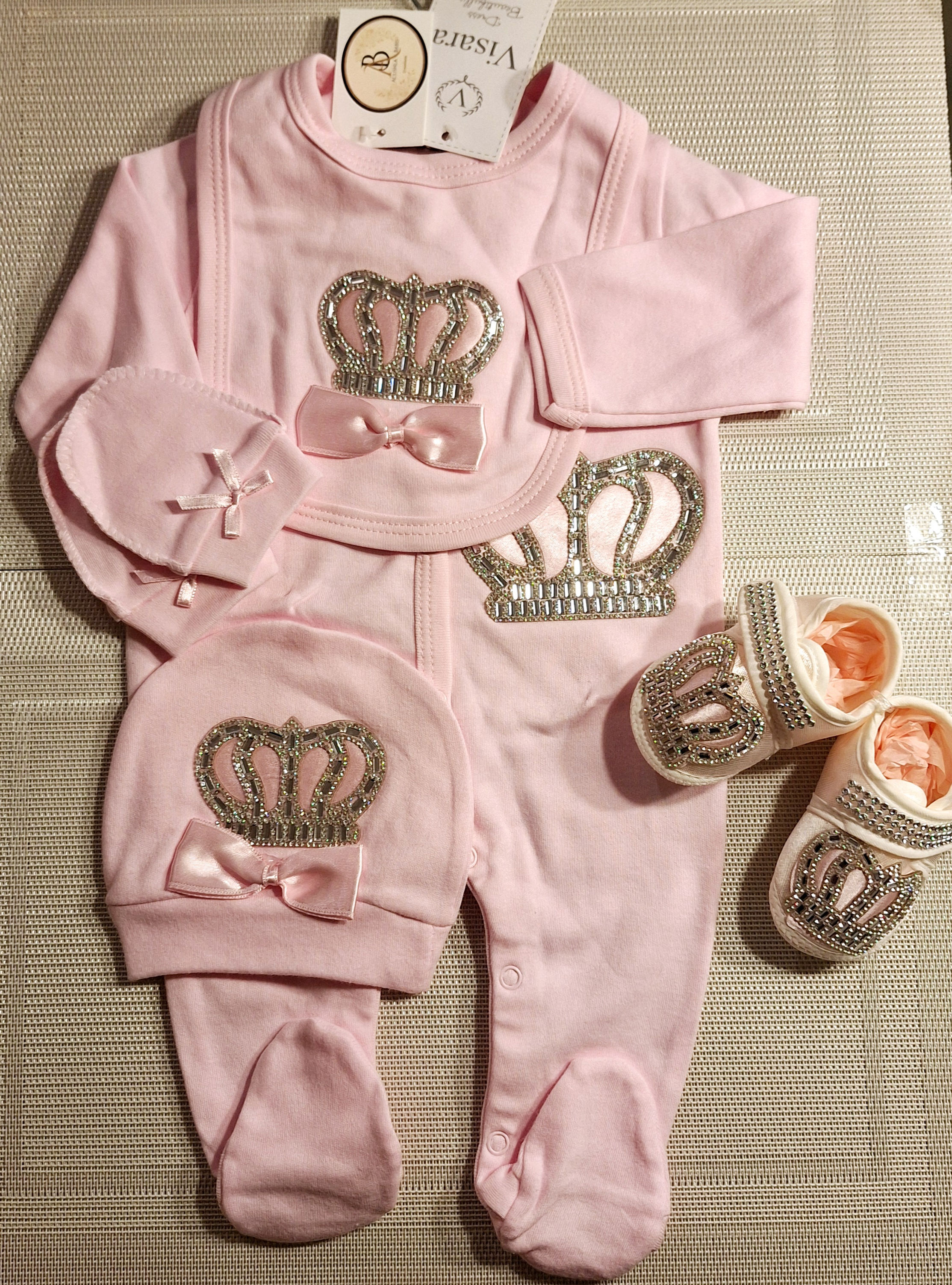 0305. Visera 5 piece. Sleep suit. Bib. Hat. Mittens and shoes .