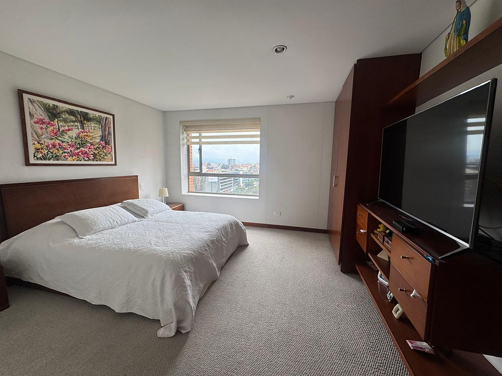 Miniatura: ARRIENDO amoblado apto B/ Santa Bárbara - Reserva de la Sierra. Área 152