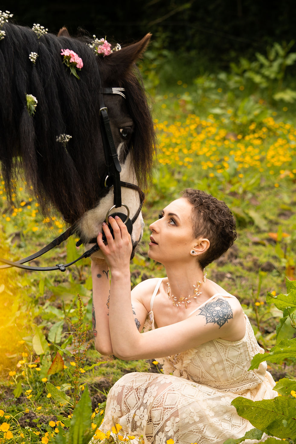 SOPHIE SKINNER - HORSE