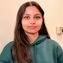 Komal Headshot.jpg